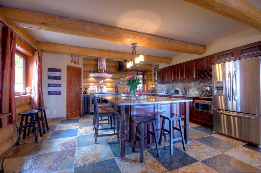 A Okanagan Lakeview Inn Келоуна Екстер'єр фото