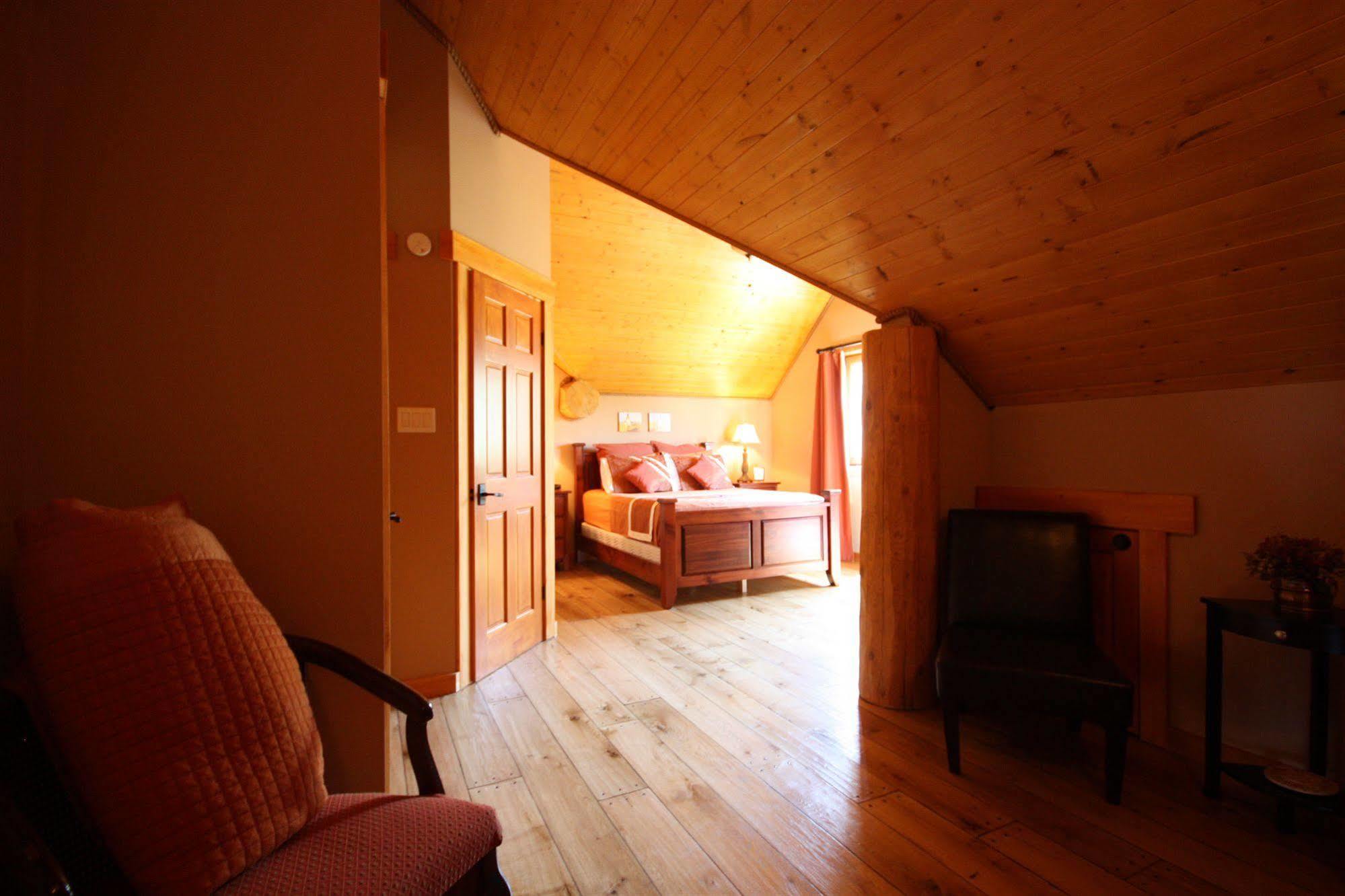 A Okanagan Lakeview Inn Келоуна Екстер'єр фото