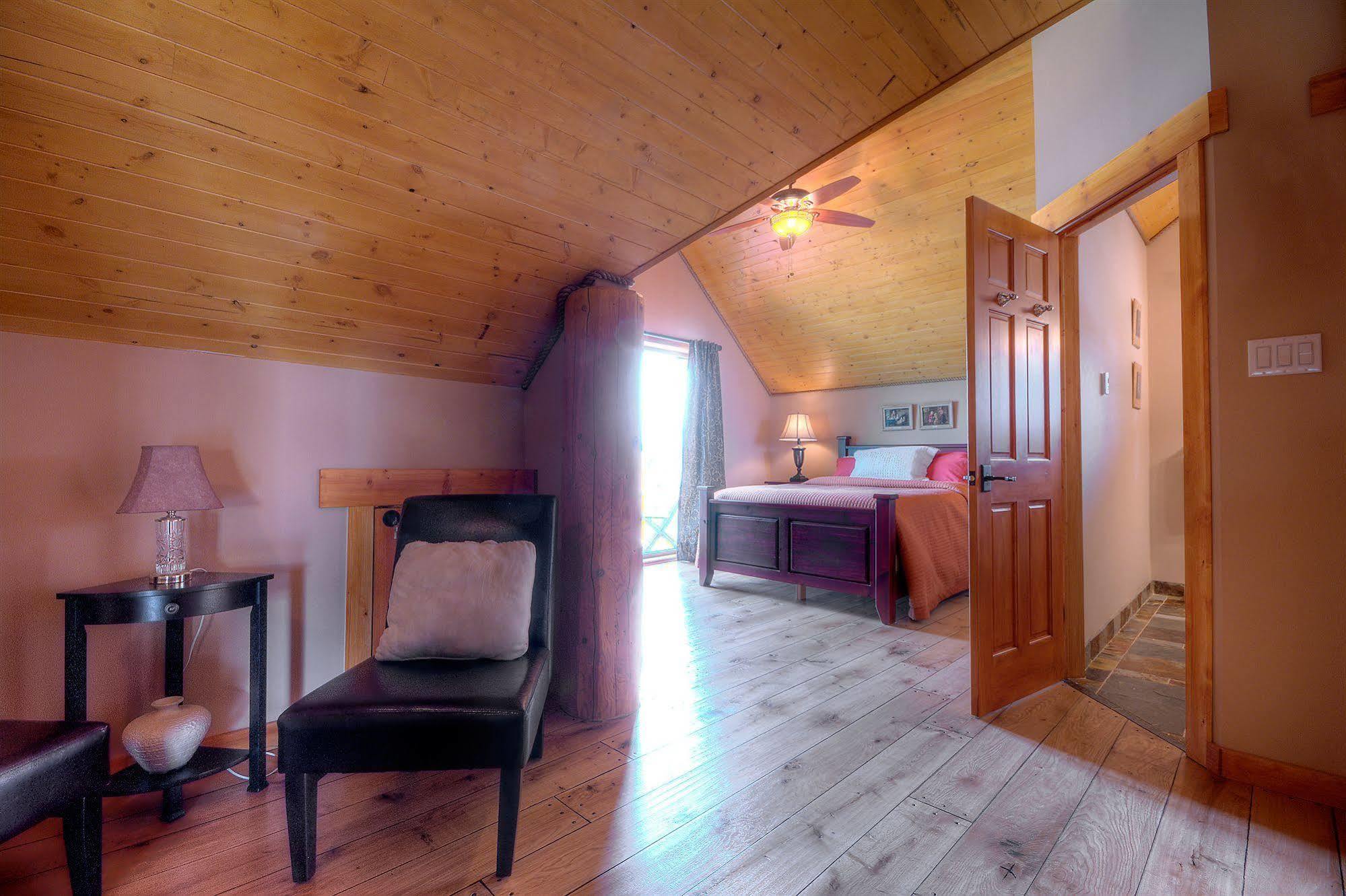A Okanagan Lakeview Inn Келоуна Екстер'єр фото