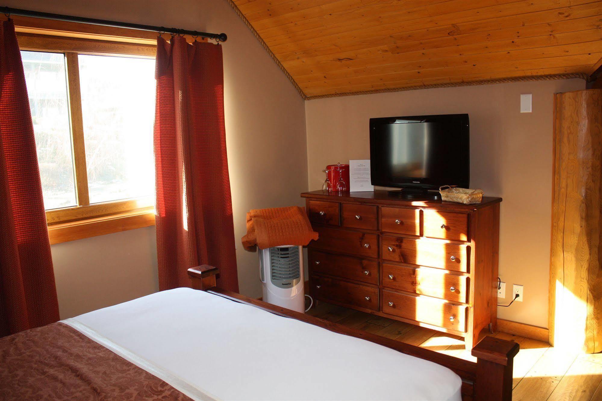 A Okanagan Lakeview Inn Келоуна Екстер'єр фото