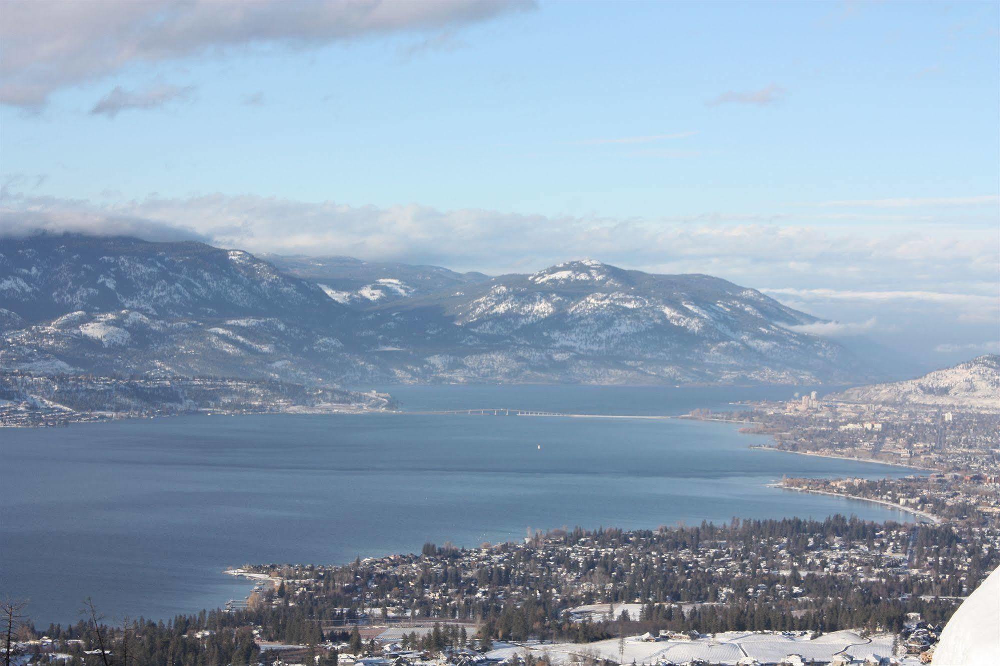 A Okanagan Lakeview Inn Келоуна Екстер'єр фото